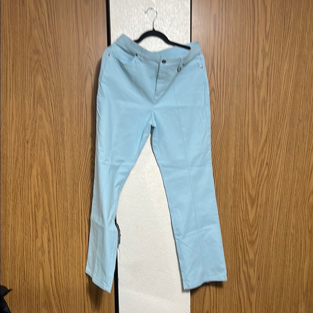 Blue Boot Cut pants Relaxed Fit
Inseam 30” L 40”